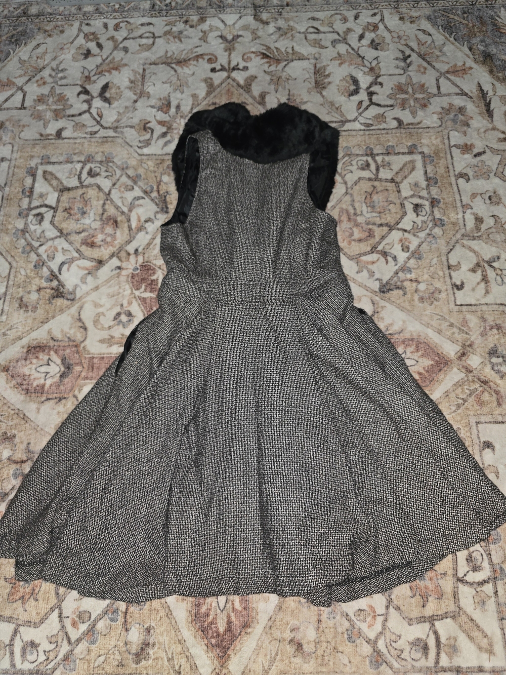 Vintage-Inspired Wool Swing Coat with Black Faux Fur Collar - Picture 7 of 9